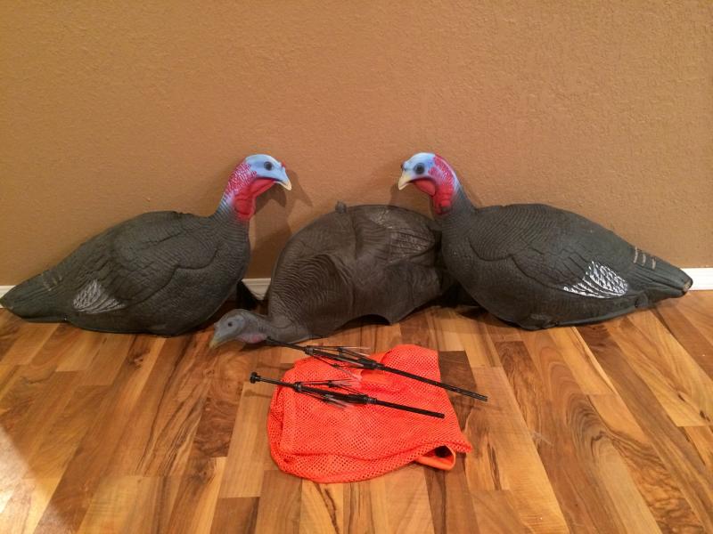 3 foam decoys here. 2 steaks and a carrying bag. 
 Asking $20 OBO
 Located in Ankeny